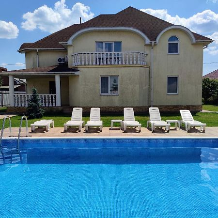 Дом С Бассейном И Сауной Villa Boryspil Bagian luar foto